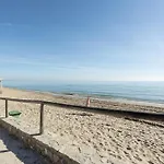 Frontline Townhouse El Rosario- 4 Bedrooms Дом отдыха *