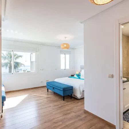 Feriehus Frontline Townhouse El Rosario- 4 Bedrooms *
