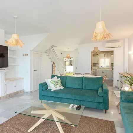 Frontline Townhouse El Rosario- 4 Bedrooms Holiday home *