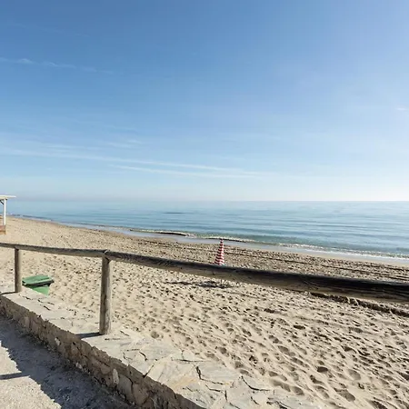 Frontline Townhouse El Rosario- 4 Bedrooms Holiday home *