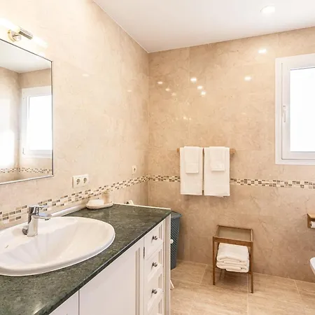 Frontline Townhouse El Rosario- 4 Bedrooms Holiday home Marbella