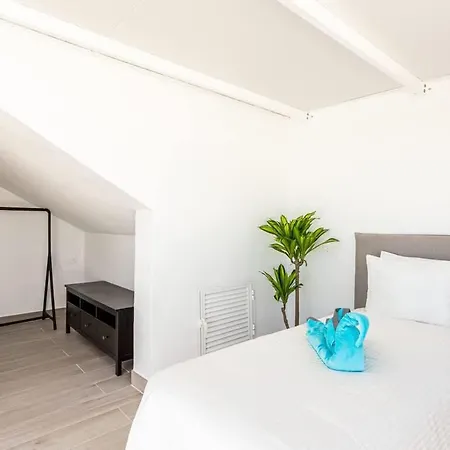 Frontline Townhouse El Rosario- 4 Bedrooms Feriehus