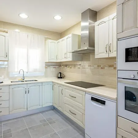 Frontline Townhouse El Rosario- 4 Bedrooms Feriehus