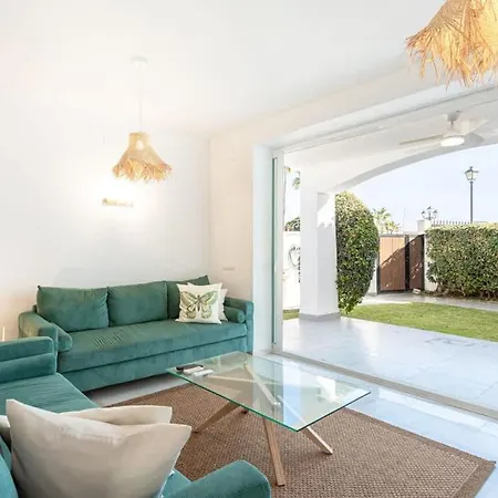 Frontline Townhouse El Rosario- 4 Bedrooms Feriehus *