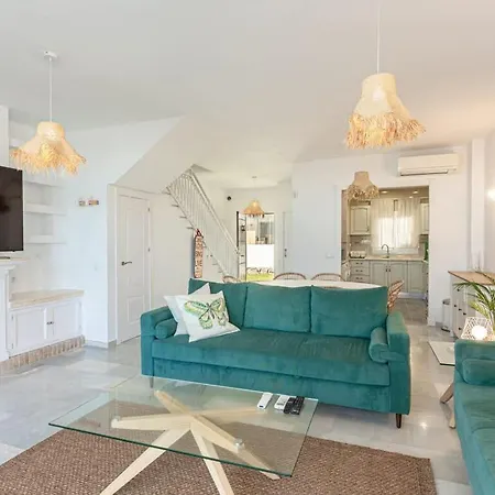 Feriehus Frontline Townhouse El Rosario- 4 Bedrooms *