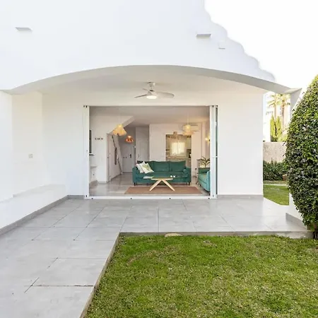 Feriehus Frontline Townhouse El Rosario- 4 Bedrooms *