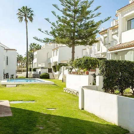 Frontline Townhouse El Rosario- 4 Bedrooms Marbella